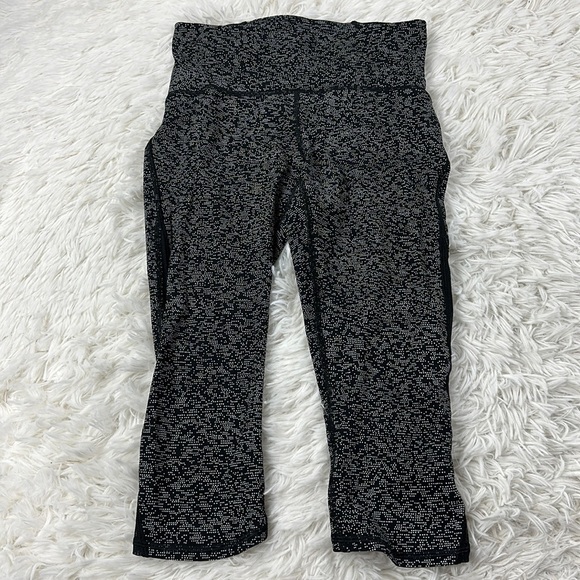 Lululemon Train Times Crop (17") Soundwave White Black / Black - Picture 1 of 5